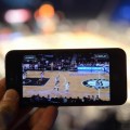 تاثیر افزایش دسترسی گوشی های هوشمند بر تجربه مسابقات NBA در سالن