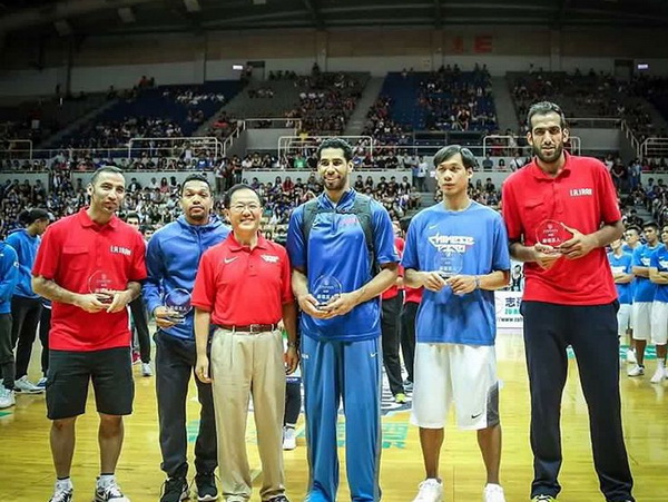 تیم ایران جام قهرمانی مسابقات بسکتبال ویلیام جونز 2015 را دریافت کرد
